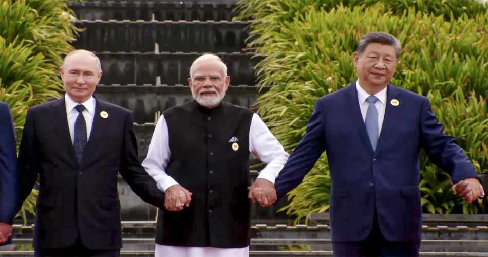 ब्रिक्स शिखर सम्मेलन: पीएम मोदी ने इथियोपिया और मलेशिया के प्रधानमंत्रियों से की द्विपक्षीय वार्ता, रक्षा और सेमीकंडक्टर सहयोग पर बनी सहमति